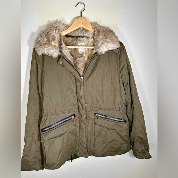 Women’s Zara TRF PARKA- Trafaluc Outerwear Collection. (Women Jacket) - Picture 6 of 6
